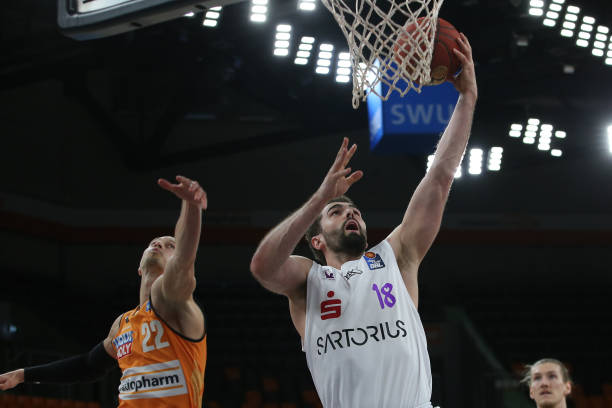 年轻球员成 年轻球员成