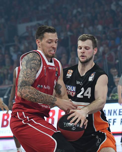 在另一边 在另一边